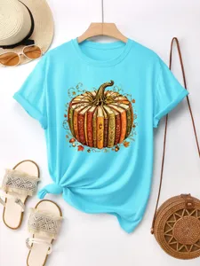 Detailansicht des lässigen Herbst Kürbis Buch Druck Baumwoll T-Shirts mit Knoten.