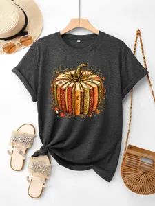 Detailansicht des dunkelgrauen Damenshirts mit herbstlichem Kürbis und Buch Print.