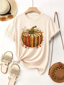 Lässiges Damen Creme Baumwoll T-Shirt mit herbstlichem Kürbis Buch Grafik Detail.