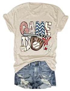 Lässiges, beiges Kurzarm-T-Shirt mit Baseball Grafikprint für Damen und trendigem Look.