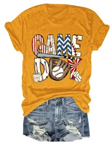 Lässiges gelbes Damen Kurzarm T-Shirt mit coolem Game Day Baseball Grafikdruck.