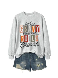 Sweat-shirt femme gris col ras du cou avec short en jean et joli texte graphique de vacances.