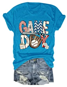 Damen Freizeit Game Day Baseball Grafik Kurzarm Rundhals T-Shirt in leuchtendem Blau.