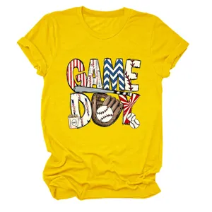 Detailansicht des gelben Damen Kurzarm T-Shirts mit Baseball Game Day Motiv und Aufdruck.