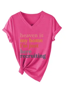 Camiseta casual de mujer con cuello en V y manga corta con estampado de texto inspirador.