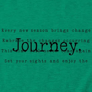 Détail de tissu de t-shirt à manches courtes pour femmes vert avec citation inspirante.