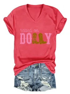 Damen lässiges V-Ausschnitt Kurzarm T-Shirt mit süßem Buchstaben-Print und denim Shorts.