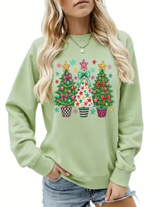 Detailansicht des lässigen hellgrünen Damen Sweatshirts mit Weihnachtsbäumen bedruckt.