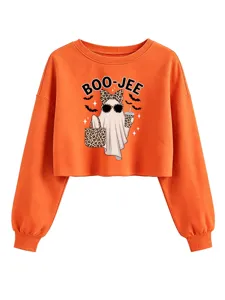 Nahaufnahme Detail des Halloween Leo Geist Drucks, modischer kurzer Pullover.