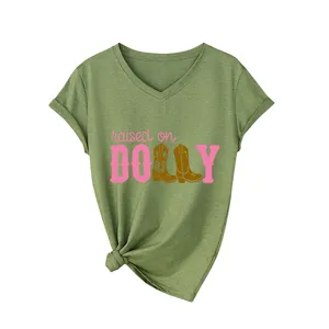 Grünes V-Ausschnitt Kurzarm Damen T-Shirt mit Dolly Grafik und gerolltem Bündchen Stil