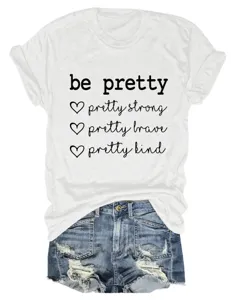 Detailopname van casual dames t-shirt met korte mouwen en inspirerende tekst op de borst.