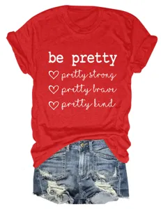 Casual rood t-shirt met korte mouwen en ronde hals gecombineerd met denim shorts voor dames