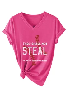 Ροζ γυναικείο T-shirt με V-λαιμόκοψη και κοντό μανίκι με λεπτομέρεια εκτύπωσης μπέιζμπολ.