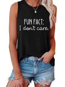 Vista detallada de camiseta sin mangas negra casual para mujer con eslogan divertido.