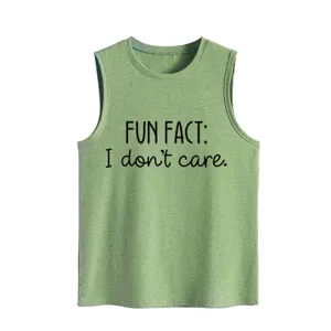 Camiseta sin mangas verde para mujer de corte casual con divertido estampado textil.