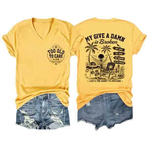 Maglietta grafica donna gialla collo a V manica corta con stampa spiaggia trendy e pantaloncini.