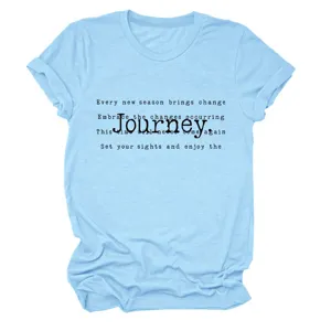 T-shirt femme bleu clair à manches courtes avec imprimé lettrage inspirant et col rond classique.