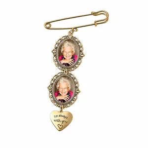 Broche médaillon photo dorée vintage DIY avec double cadre ovale et pendentif cœur gravé.