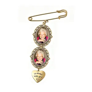 Broche double cadre photo DIY avec épingle de sûreté dorée vintage et pendentif cœur gravé.