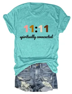 Casual dames t-shirt met korte mouwen en ronde hals voorzien van spirituele 11:11 print.