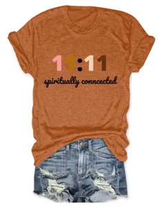 Casual oranje t-shirt met korte mouwen en 11:11 spiritually connected print voor dames.