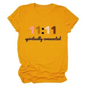 Casual gele dames T-shirt met korte mouwen en een stijlvolle spirituele tekstprint.