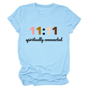 Lichtblauw casual dames t-shirt met korte mouwen en ronde hals met spiritueel citaat.