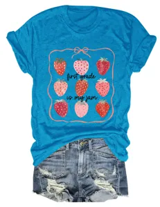 T-shirt à manches courtes bleu pour femme avec joli imprimé fraise et texte amusant.