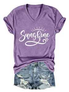 T-shirt casual violet col V à manches courtes avec imprimé sunshine et short en denim.