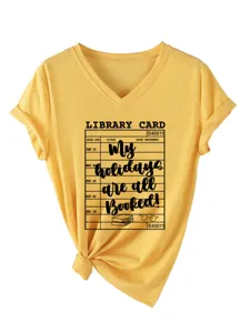 Casual gele dames V-hals korte mouw t-shirt met unieke bibliotheekkaart grafische print.