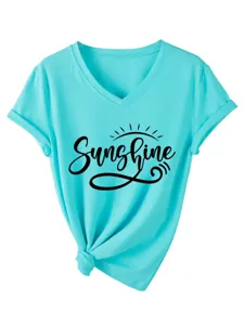 T-shirt turquoise à col V et manches courtes avec détail graphique sunshine et nœud.