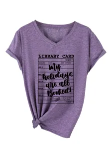 Dames casual V-hals korte mouw t-shirt met leuke bibliotheekkaart grafisch detailontwerp.