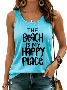 Detailopname van de lichte blauwe dames tanktop met stijlvolle strand tekstprint.