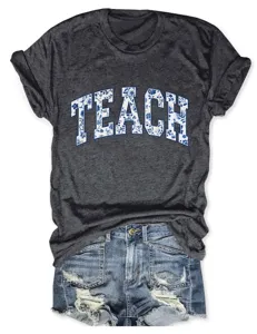 Dames korte mouw t-shirt met bloemige TEACH letter print en spijkerbroek shorts.