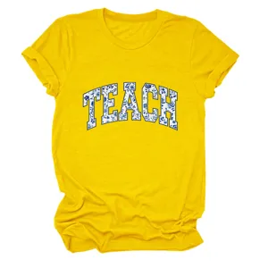 Gele dames t-shirt met bloemletterprint, korte mouwen, ronde hals, gedetailleerd close-up.