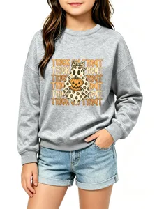 Kinder graues Langarmshirt mit einem niedlichen Halloween Geist und Kürbis Leo-Muster.