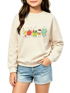 Beigefarbener Pullover mit süßem Schreibwaren-Print und Jeansshorts für lässige Kindermode.
