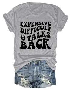 Casual grijs kort mouw t-shirt met grappige letterprint gecombineerd met denim shorts.