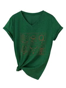 Camiseta verde oscura con cuello en V y manga corta con estampado western y nudo