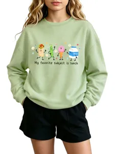 Nahaufnahme der niedlichen Cartoon-Lebensmittelgrafik auf dem grünen Pullover-Stoff.