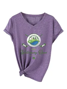 T-shirt femme violet à col V et manches courtes avec motif graphique de golf pour loisir.