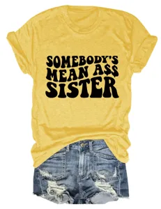 Damen lässiges gelbes Kurzarm T-Shirt mit lustigem Buchstabenprint und Jeans-Shorts.