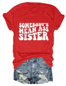 Rotes Damen Kurzarm T-Shirt mit Buchstaben Druck und Jeansshorts Set für Damen.