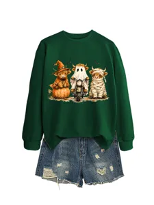 Felpa verde da donna a maniche lunghe con simpatica grafica di mucche e pantaloncini di jeans.