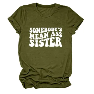 Lustige Buchstaben Druck Damen Kurzarm Armeegrün T-Shirt Somebody's Mean Ass Sister