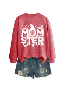 Nahaufnahme des roten Halloween-Sweatshirts mit Monster-Schriftzug und gruseligen Motiven.