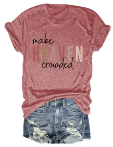 Detailed view of the women short sleeve t shirt with graphic print and denim shorts.