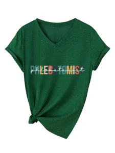 Groene dames V-hals korte mouw grafisch t-shirt met professionele phlebotomist print.
