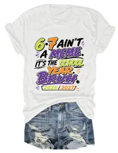 Detailweergave van de humoristische sloganprint op het casual T-shirt met korte mouwen.