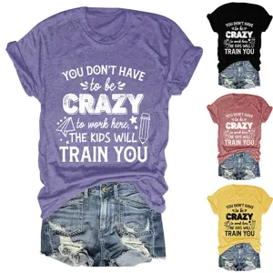 Detailansicht des lustigen Damen Kurzarm T-Shirts mit Spruch und passenden Jeansshorts.